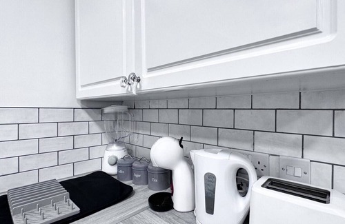Enfield Highway Appartement | Cosy Contemporary Apartment - Brimsdown, Enfield