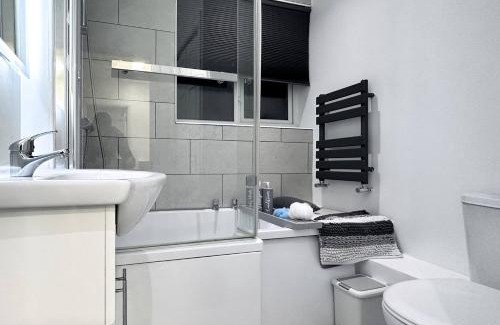 Enfield Highway Appartement | Cosy Contemporary Apartment - Brimsdown, Enfield