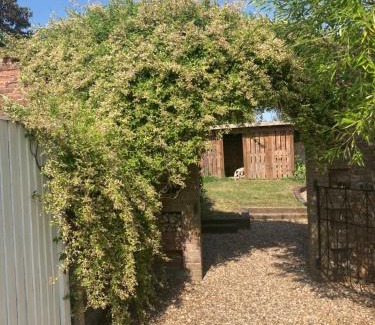 Briston Maison | Cosy Cottage, dog friendly with wood burner