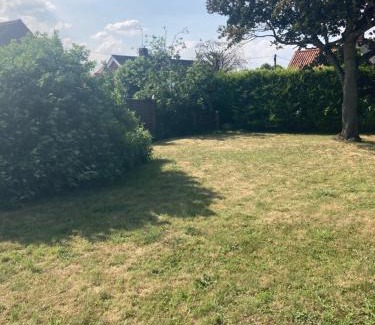 Briston Maison | Cosy Cottage, dog friendly with wood burner
