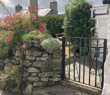Fivelanes Maison | Cosy Cottage Real Fire Nearby Pub Garden Parking