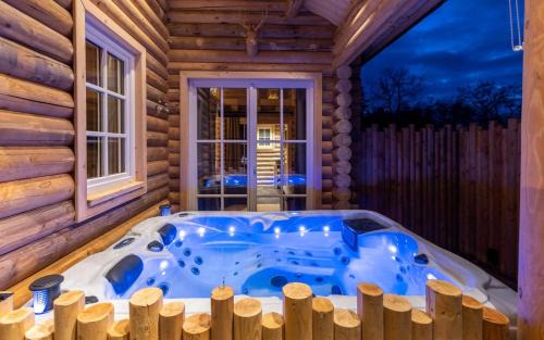 Nonceveux Chalet De Ski | Cosy Cottage w/Jacuzzi in Amazing Region