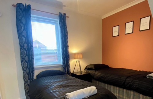 Longcroft Cottage | Cosy Cottage with free parking close to the airport