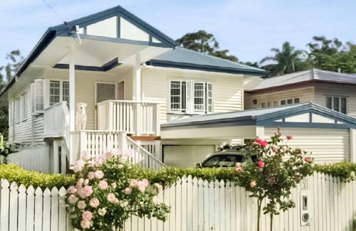 Indooroopilly Maison | Cosy Country Cottage, great location, pet friendly