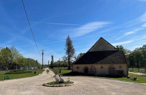 Lorris Appartement | Gîte au cœur de la forêt d'Orléans SPA - Hammam - Sport Les Grandes Maisons