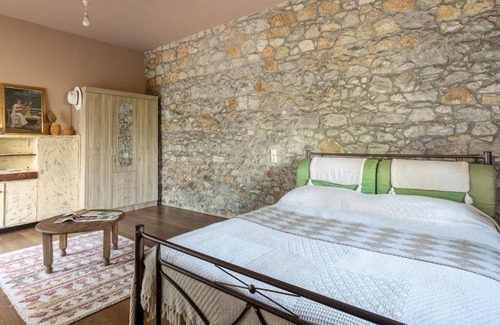 Larissa Autre | Cosy country house. Family - sized place.