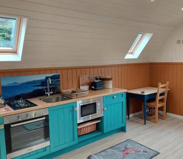 Laurencekirk Maison | Cosy Countryside Cabin - Sleeps 2 Parking & Farm