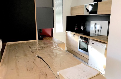 Les Platanes Appartement | Appart DESIGN 60m2, 2 ch , 10 min plage full climatisation,wifi,parking, centre