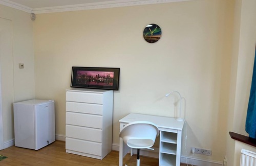 Mayfield Maison | Cosy Double Room in a Shared House