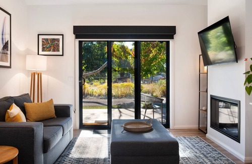 Daylesford Villa | Cosy Edge Studio-Modern stuido, quiet and walking distance to Farmers Arms Hotel