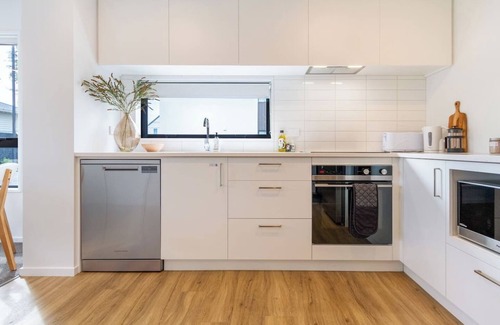 Sydenham Maison | Cozy Family Haven by Waltham Pool