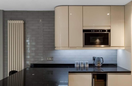 Old Windsor Maison | Cosy Family Home In Windsor, Close To Legoland