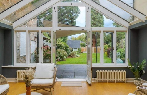 Old Windsor Maison | Cosy Family Home In Windsor, Close To Legoland