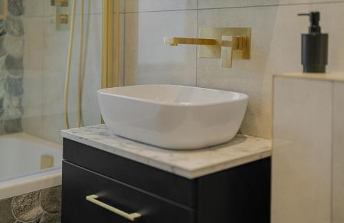 Enfield Highway Appartement | Cosy Flat Sleeps 5 -Links to Central London - Flat 3