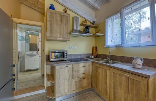 Saint-Laurent-La-Vernede Appartement | Cosy apartment for 4 people with A/C, pool, WIFI, TV and patio
