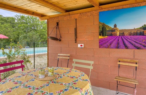 Saint-Laurent-La-Vernede Appartement | Cosy apartment for 4 people with A/C, pool, WIFI, TV and patio