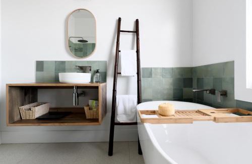 Launceston CBD Maison | Cosy Getaway with outdoor spaces