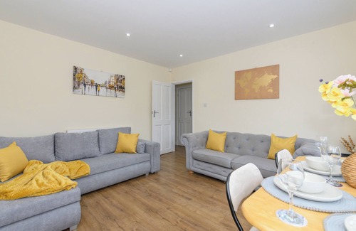 Chapeltown Maison | Cosy Getaway with Relaxing Garden & Free Parking