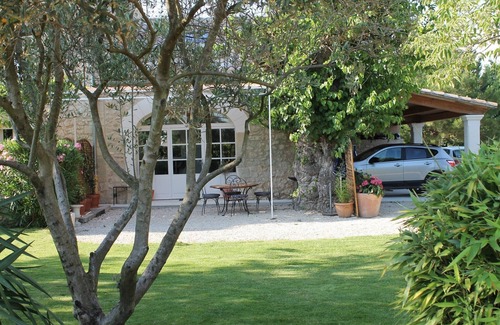 Robion Cottage | Gîte cosy proche du Luberon avec piscine.