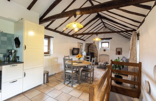 Saint-Andeol-de-Clerguemort Maison | Cosy gîte with view, jacuzzi & pool - heart of the Cévennes, hiking, relaxation.
