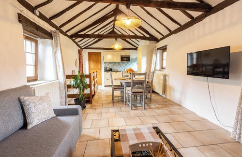 Saint-Andeol-de-Clerguemort Maison | Cosy gîte with view, jacuzzi & pool - heart of the Cévennes, hiking, relaxation.