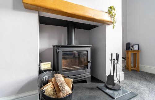 Wakefield Maison | Cosy Green End Retreat