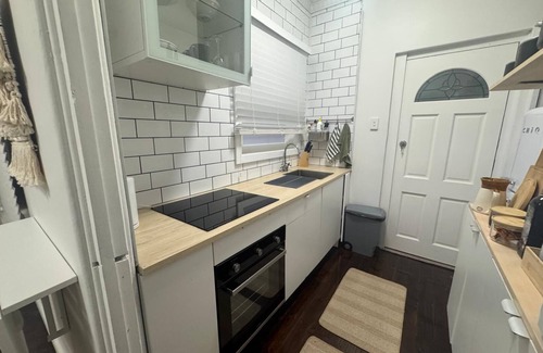 West Ryde Maison | Cosy Hidden Gem with History. Next to Park. Pet Friendly.