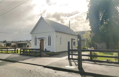 Reefton Maison | Cosy Historical Chuch in Quaint Mountain Village.