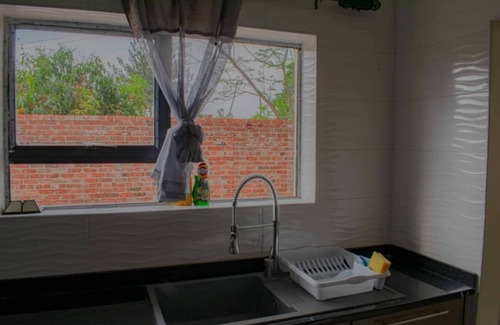 Harare Maison | Cosy home near airport comfy beds family friendly entire house