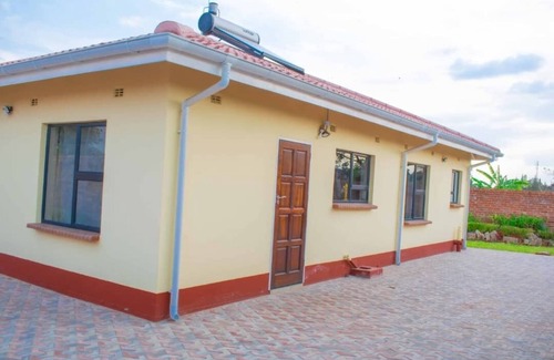 Harare Maison | Cosy home near airport comfy beds family friendly entire house