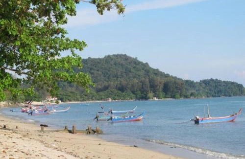 Bayan Lepas Maison | Cosy HomeStay at Penang Island -Beach and Village