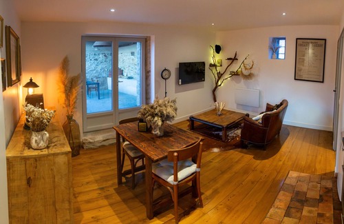 Savenay Maison | Cosy house with private garden and warm decor