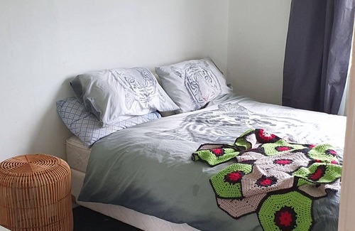 Mangakino Cottage | Cosy Kitsch Cottage in the beautiful and quiet Mangakino township.