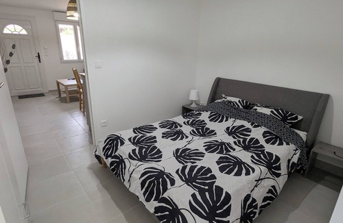 Rognac Lit Et Petit-Déjeuner | Petit appartement cosy en provence, idéal pour un long week end en amoureux.