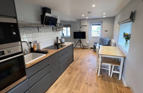 Bourton Maison | Cosy lodge, Stow-on-the Wold.