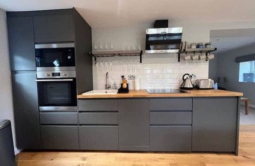 Bourton Maison | Cosy lodge, Stow-on-the Wold.