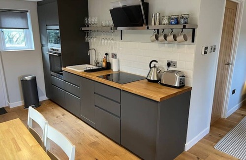 Bourton Maison | Cosy lodge, Stow-on-the Wold.