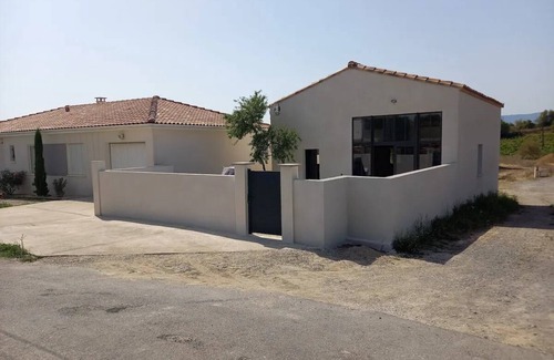 Aigues-Vives Maison | COSY-LOFT , industriel , JACUZZI ,pour 2 personnes max ,clim ,parking privatif