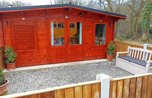 Billericay Cabine | Cosy Log Cabin. Perfect for short stop overs and weekends away.