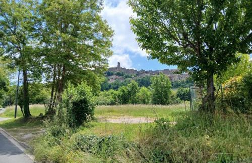 Cordes-sur-Ciel Appartement | cosy logis et son écrin de verdure