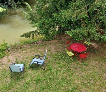 Cordes-sur-Ciel Appartement | cosy logis et son écrin de verdure
