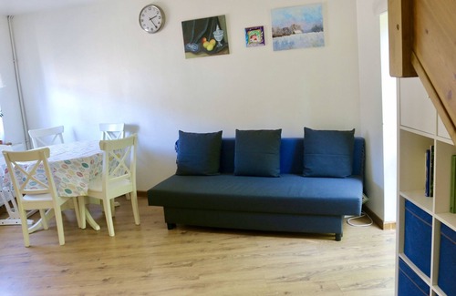 Custom House Maison | Cosy London home with workspace and garden.