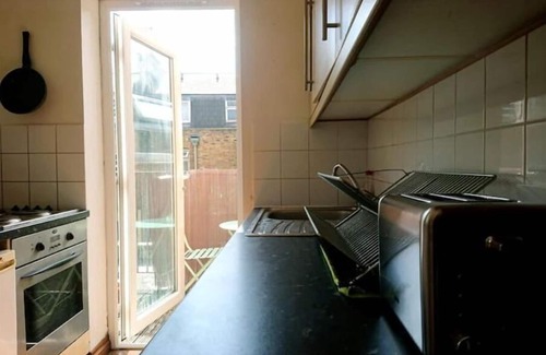 Somers Town Appartement | Charmant T1 très lumineux, balcon, métro à 3 min