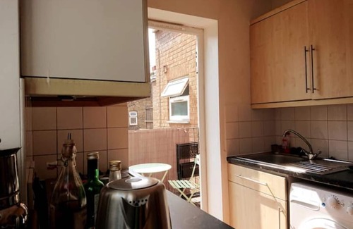 Somers Town Appartement | Charmant T1 très lumineux, balcon, métro à 3 min