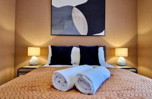 Coventry Maison | Cosy Luxury Home next to City Centre with Free Parking and Garden - Contractors & Relocators