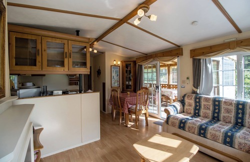 Chalais Location De VR | Mobil-home cosy au calme, avec terrasse et piscine partagée