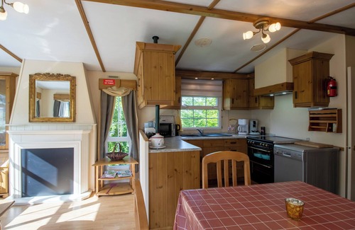 Chalais Location De VR | Mobil-home cosy au calme, avec terrasse et piscine partagée