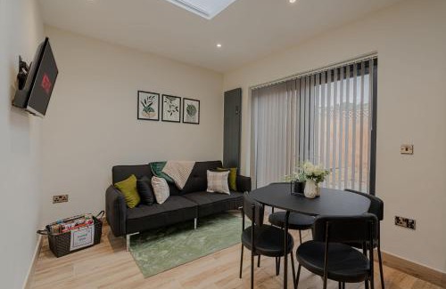 Enfield Highway Appartement | Cosy Modern Flat Sleeps 3 Direct Links to Central London - Flat 2