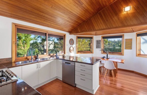 Eagle Heights Maison | Cosy Mountain house w/fire and pool on Tamborine Mountain!