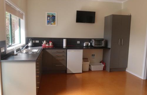 Kerikeri Appartement | Cosy Nights - modern, self-contained with parking